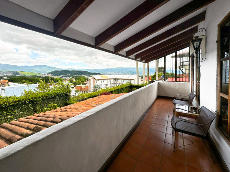 se-vende-amplia-casa-en-residencial-ad-13