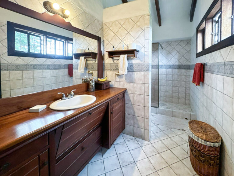 se-vende-amplia-casa-en-residencial-ad-15
