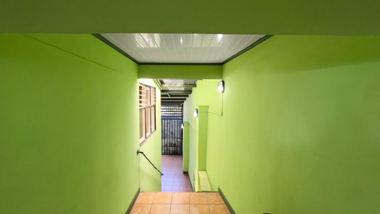 se-vende-amplia-casa-en-san-pedro-fe-25