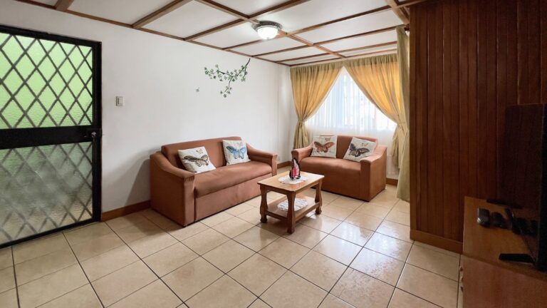 se-vende-amplia-casa-en-san-pedro-fe-5