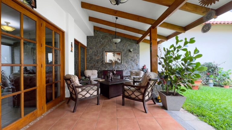 se-vende-elegante-casa-de-2-niveles-fe-12