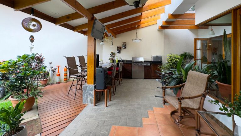 se-vende-elegante-casa-de-2-niveles-fe-13