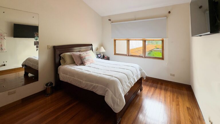 se-vende-elegante-casa-de-2-niveles-fe-24