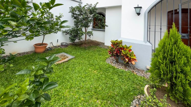 se-vende-elegante-casa-de-2-niveles-fe-3