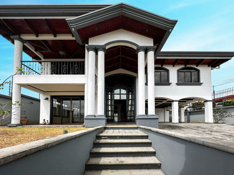 se-vende-espectacular-casa-en-residencial-fau-2