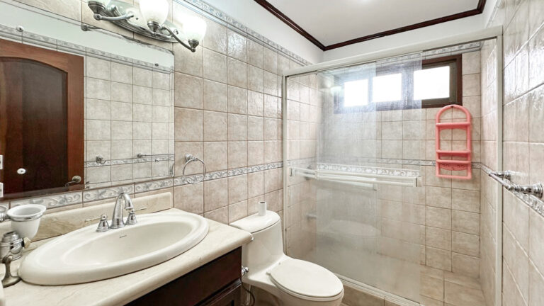 se-vende-espectacular-casa-en-residencial-fau-20