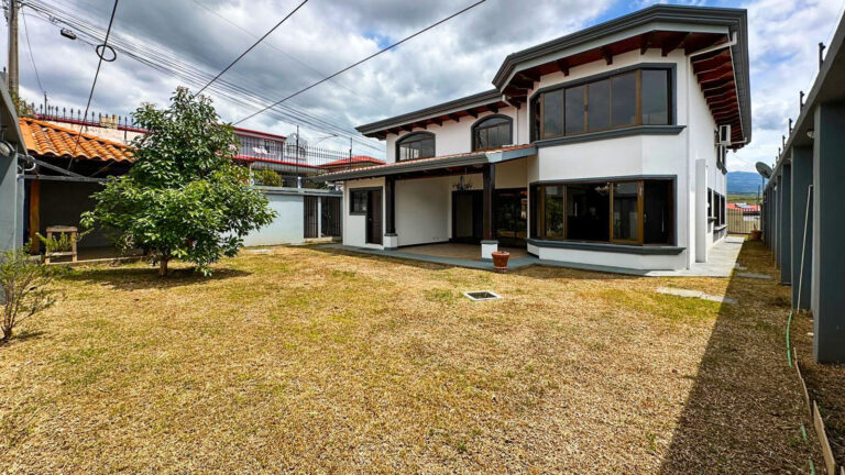 se-vende-espectacular-casa-en-residencial-fau-4