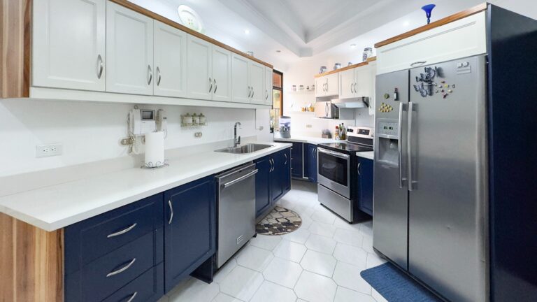 se-vende-hermosa-casa-en-los-colegios-fe-12