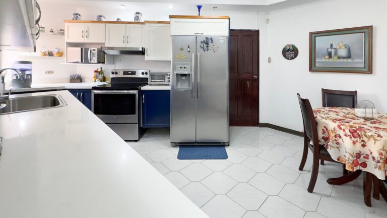 se-vende-hermosa-casa-en-los-colegios-fe-13