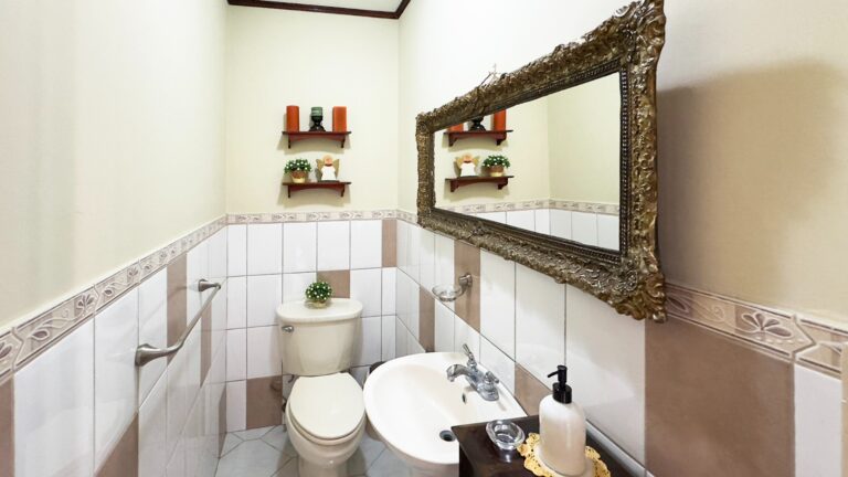 se-vende-hermosa-casa-en-los-colegios-fe-14