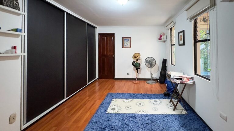 se-vende-hermosa-casa-en-los-colegios-fe-20