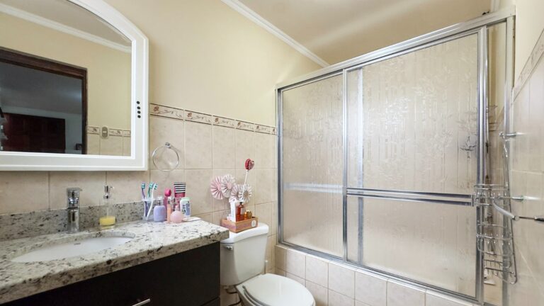 se-vende-hermosa-casa-en-los-colegios-fe-21