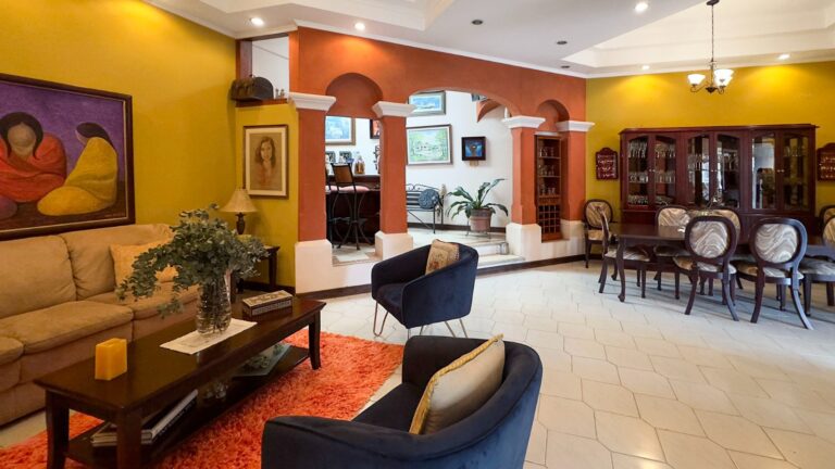 se-vende-hermosa-casa-en-los-colegios-fe-5