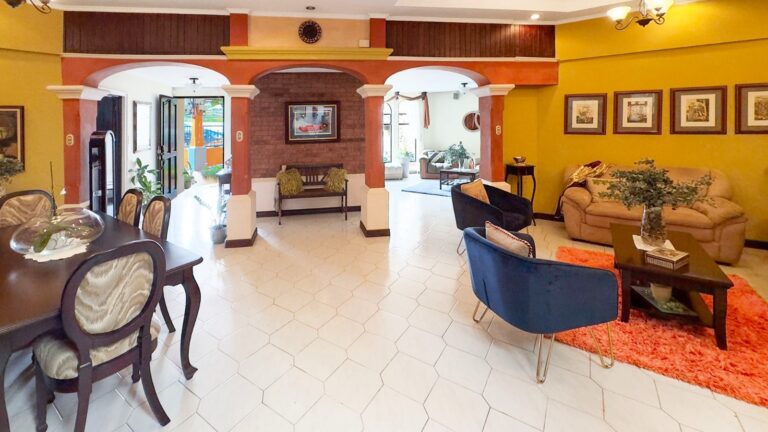 se-vende-hermosa-casa-en-los-colegios-fe-8
