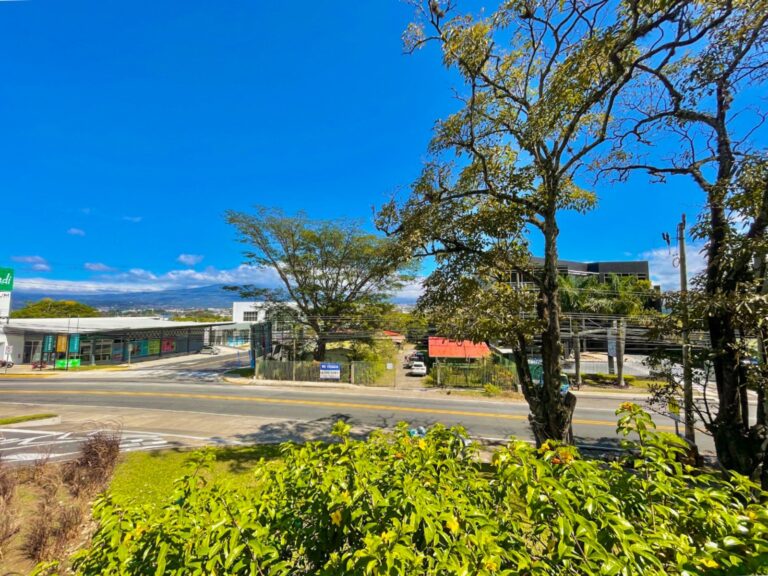 se-vende-propiedad-sobre-calle-principal-de-guachipelin-escazu-ad-2