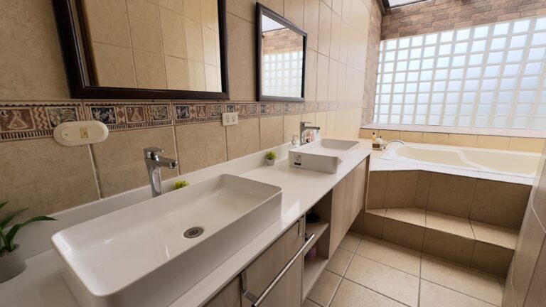 Venta-casa-de-2-plantas-en-condominio-Vista-Real-San-Rafael.-FE-14