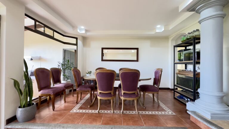 Venta-casa-de-2-plantas-en-condominio-Vista-Real-San-Rafael.-FE-4