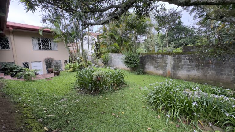Venta-de-lujosa-casa-con-excelente-ubicacion-San-Rafael-Escazu.-FE-13