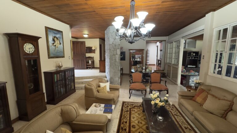 Venta-de-lujosa-casa-con-excelente-ubicacion-San-Rafael-Escazu.-FE-3