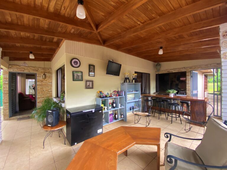 ajustadas-venta-de-casa-con-gran-jardin-ciudad-colon-mora-ic-11