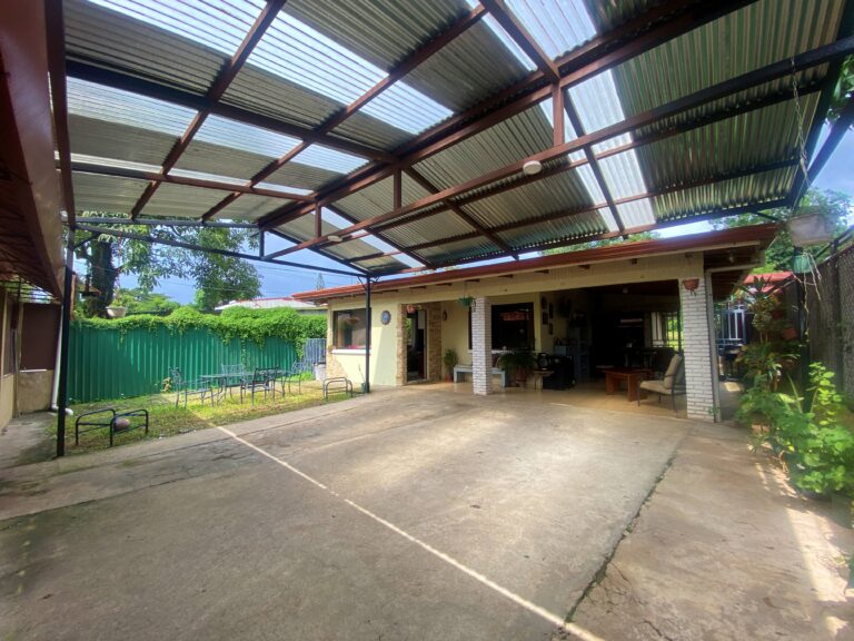 ajustadas-venta-de-casa-con-gran-jardin-ciudad-colon-mora-ic-5-1