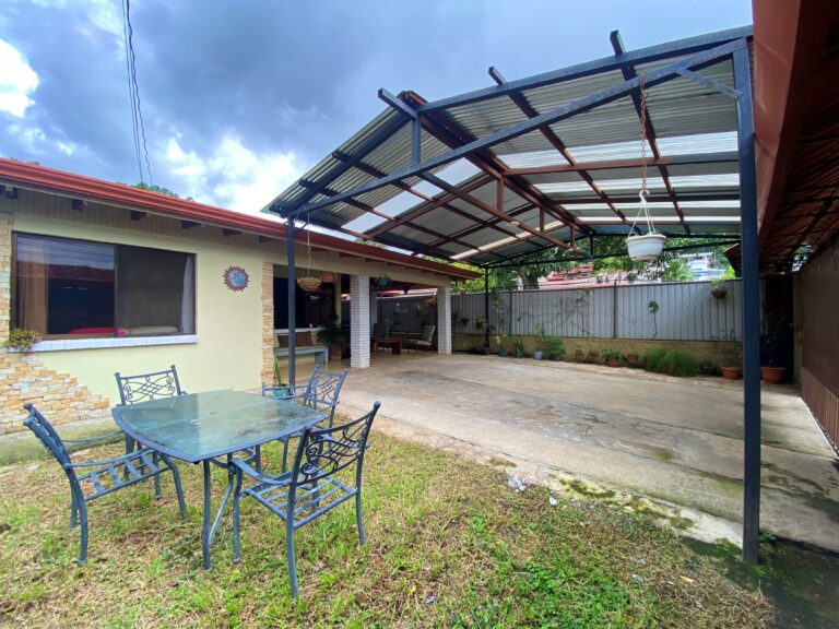 ajustadas-venta-de-casa-con-gran-jardin-ciudad-colon-mora-ic-6