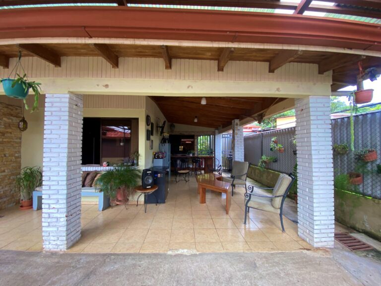 ajustadas-venta-de-casa-con-gran-jardin-ciudad-colon-mora-ic-7