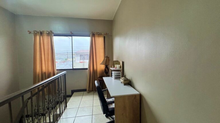 ajustadas-venta-de-casa-cterraza-amplia-en-residencial-paso-real-tres-rios-ad-2