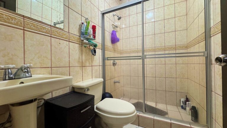 ajustadas-venta-de-casa-cterraza-amplia-en-residencial-paso-real-tres-rios-ad-4