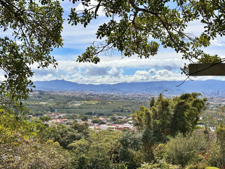 ajustadas-venta-quinta-con-vista-y-piscina-santa-barbara-heredia.-fau-20-1