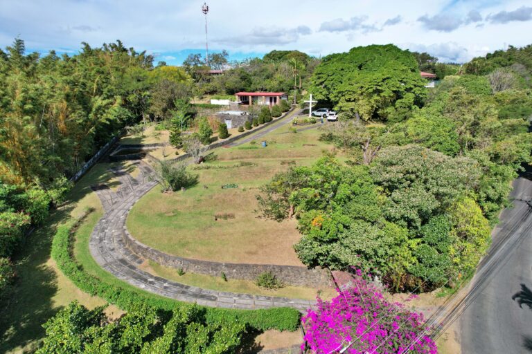 ajustadas-venta-quinta-con-vista-y-piscina-santa-barbara-heredia.-fau-3