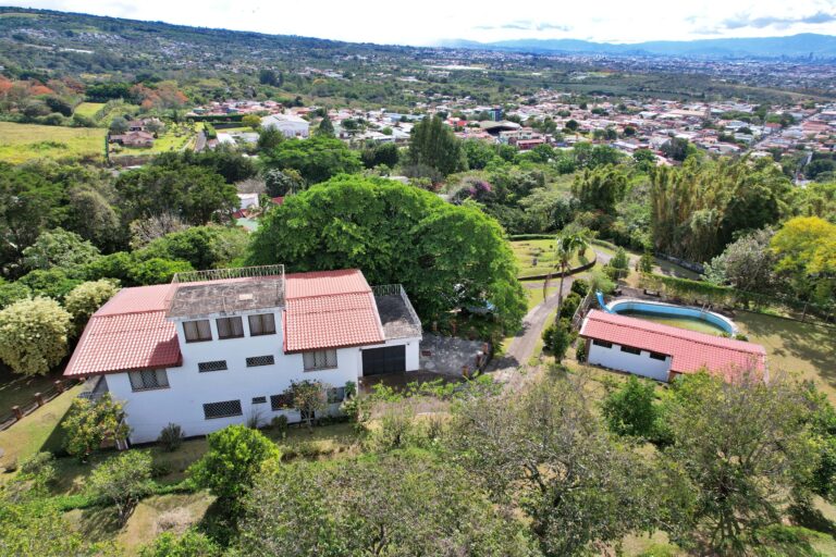 ajustadas-venta-quinta-con-vista-y-piscina-santa-barbara-heredia.-fau-4