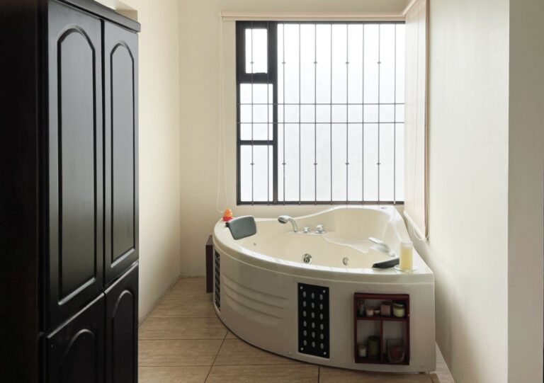 piscina-en-residencial-aljuelaja-fau-10