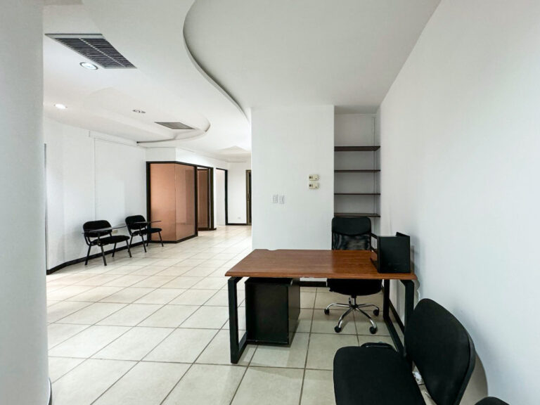se-alquila-oficina-en-ofiplaza-del-este-6
