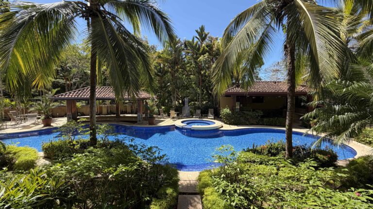 venta-apto-con-balcon-y-amenidades-completas-jaco-garabito.-fe-12
