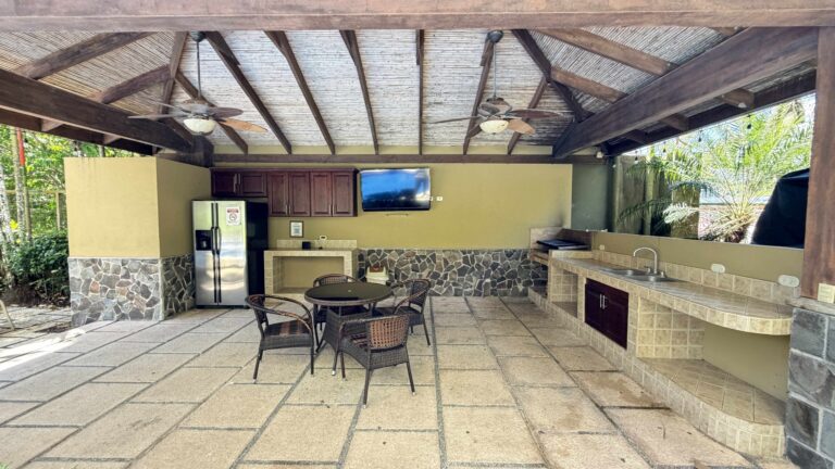 venta-apto-con-balcon-y-amenidades-completas-jaco-garabito.-fe-13