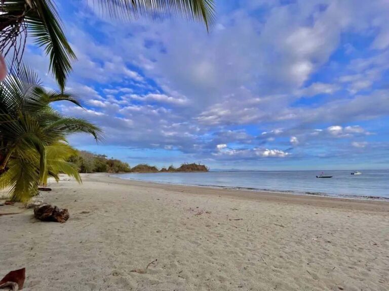 venta-apto-con-vista-al-bosque-punta-esmeralda-garabito.-mv-8