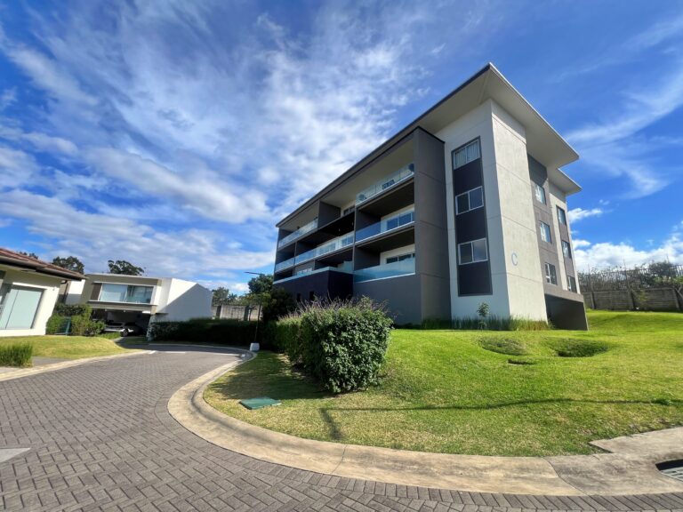 venta-apto-contemporaneo-camplios-ventanales-guachipelin.-mn-10-1