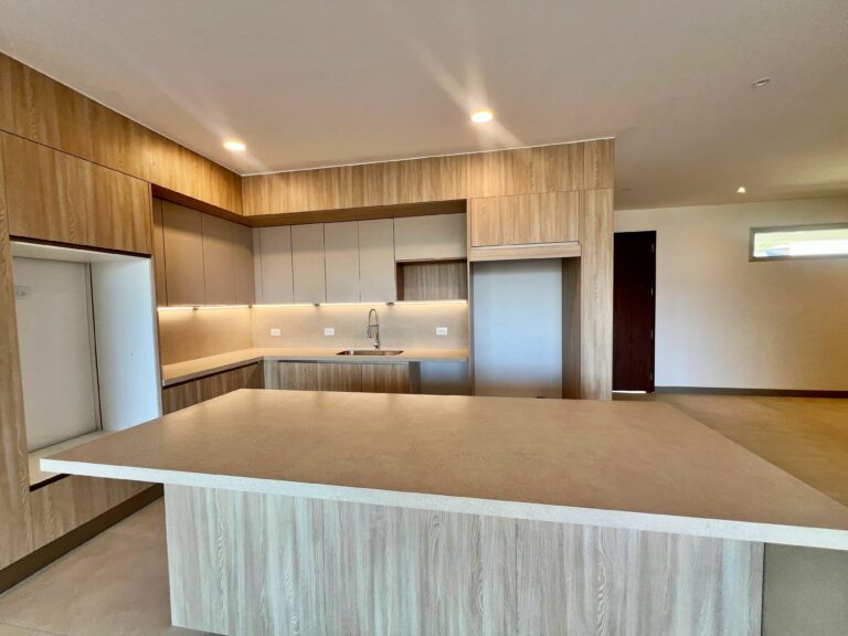 venta-apto-contemporaneo-camplios-ventanales-guachipelin.-mn-17-1