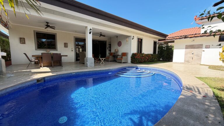 venta-casa-contemporanea-con-piscina-privada-parrita.-fe-12-1-1