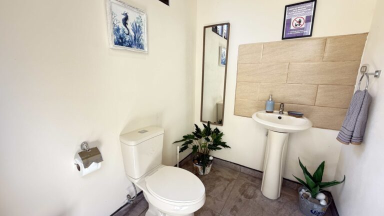 venta-casa-contemporanea-con-piscina-privada-parrita.-fe-14-1-1