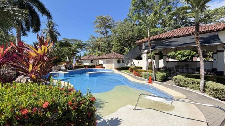 venta-casa-contemporanea-con-piscina-privada-parrita.-fe-19-1-1