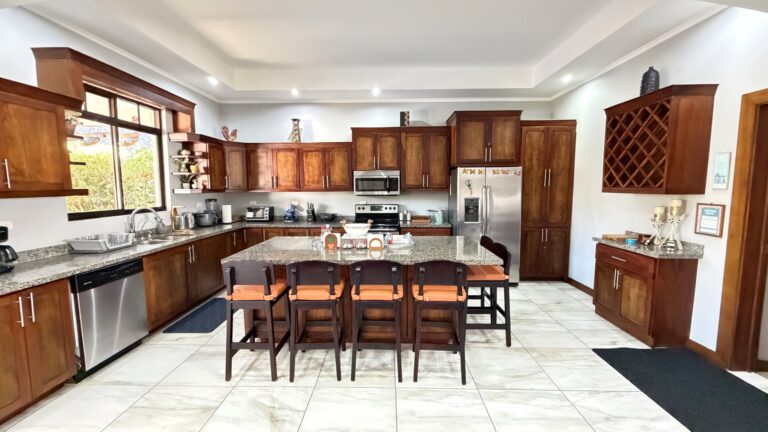 venta-casa-contemporanea-con-piscina-privada-parrita.-fe-3-1-1