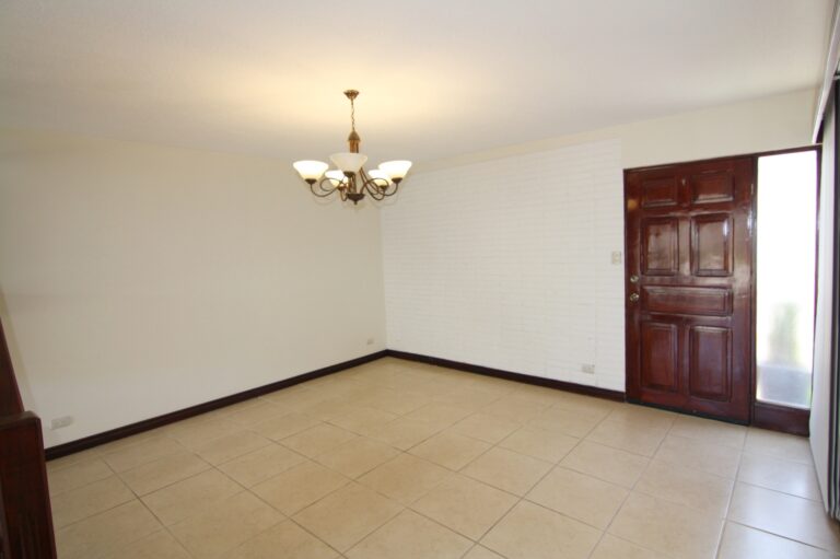 venta-casa-de-2-pisos-con-jardin-y-terraza-moravia.-fe-17