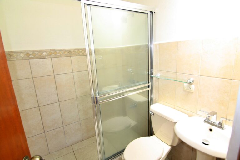 venta-casa-de-2-pisos-con-jardin-y-terraza-moravia.-fe-2-1