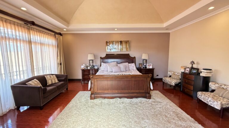 venta-casa-de-lujo-con-amplias-areas-sociales-curridabat.-fe-11