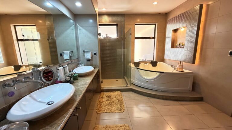 venta-casa-de-lujo-con-amplias-areas-sociales-curridabat.-fe-13