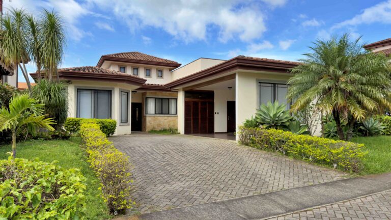 venta-casa-elegante-de-1-planta-con-gran-jardin-santo-domingo.-fe-33
