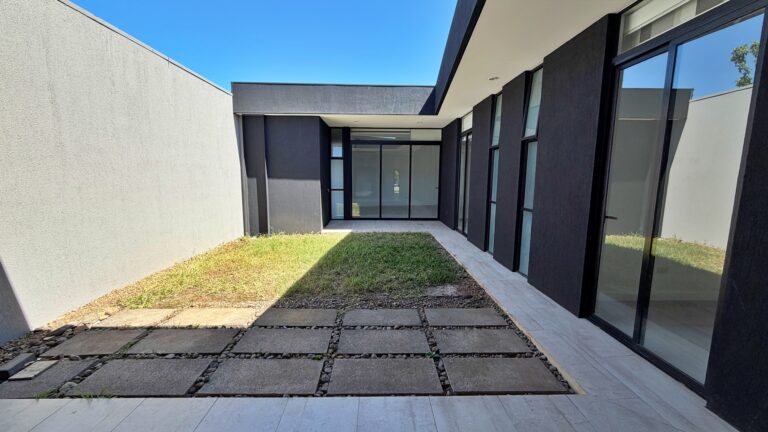 venta-casa-elegante-y-contemporanea-de-1-nivel-condominio-evora.-fe-5