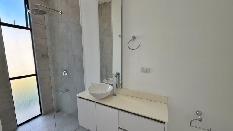 venta-casa-elegante-y-contemporanea-de-1-nivel-condominio-evora.-fe-9
